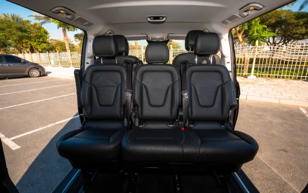 Black Mercedes V300 Avantgarde Extra Long Photo 12
